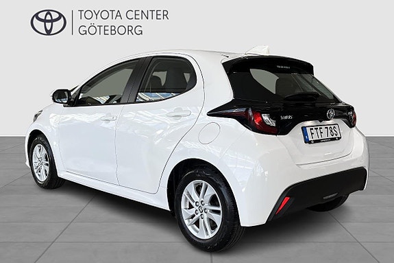 Toyota Yaris 3 of 13