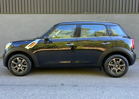 MINI Countryman One 2 of 10