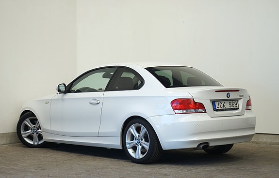 BMW 120i 3 of 5