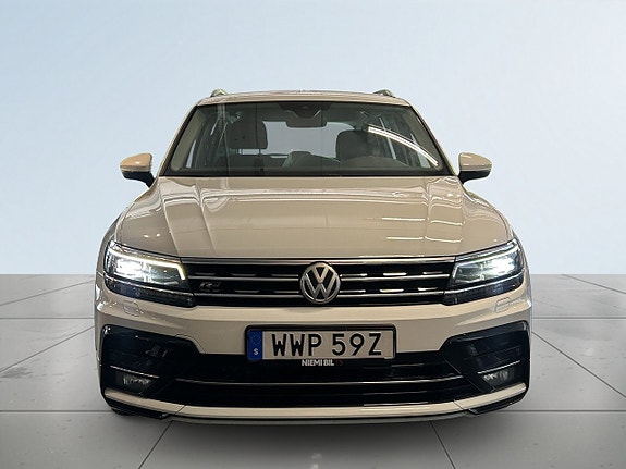 Volkswagen Tiguan 2 of 5