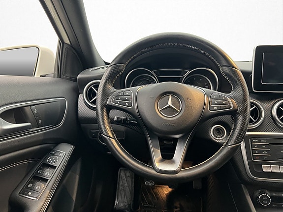 Mercedes-Benz A180 11 of 28