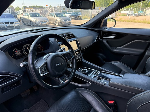 Jaguar F-PACE 10 of 10