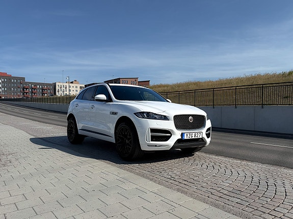 Jaguar F-PACE 2 of 10