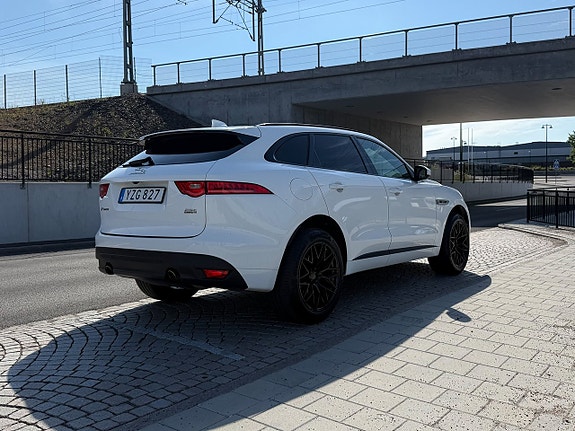 Jaguar F-PACE 4 of 10