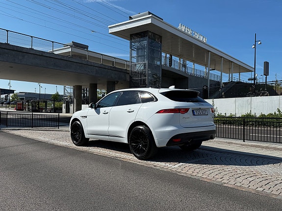 Jaguar F-PACE 5 of 10