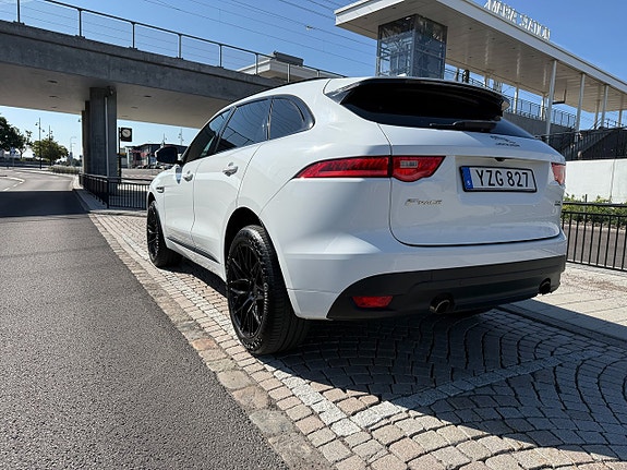 Jaguar F-PACE 3 of 10