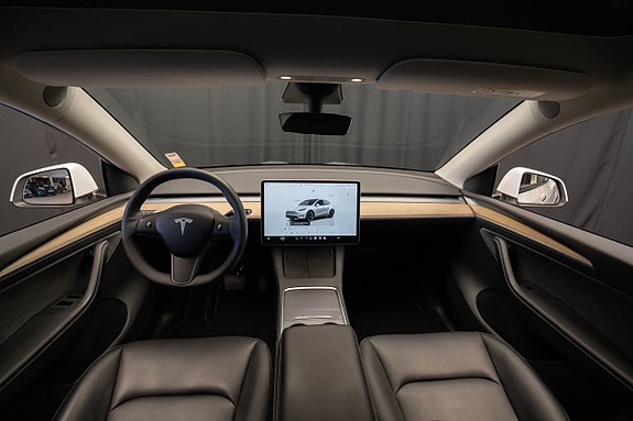 Tesla Model Y 15 of 29