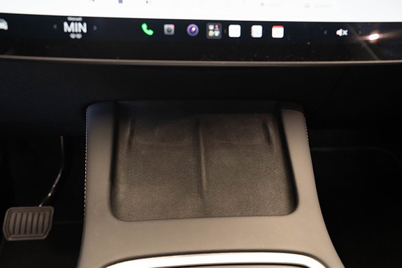 Tesla Model Y 24 of 29