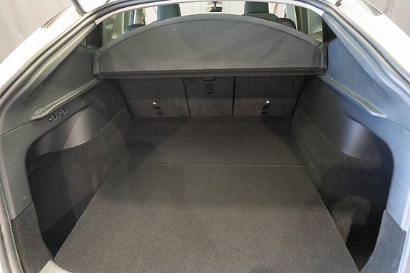 Tesla Model Y 23 of 29