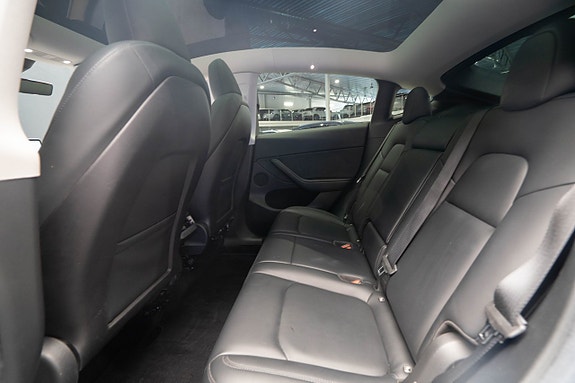 Tesla Model Y 22 of 29
