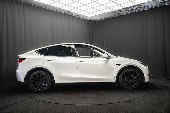 Tesla Model Y 6 of 29