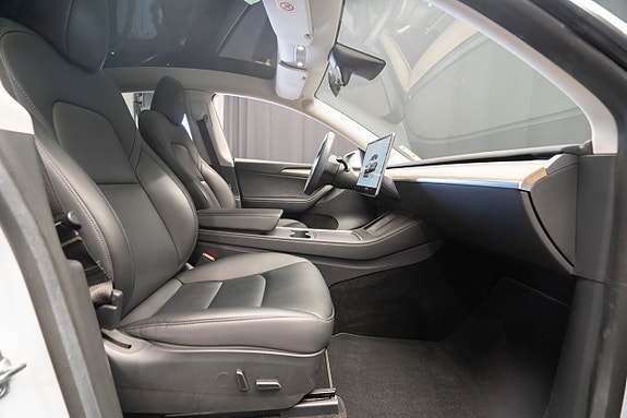Tesla Model Y 21 of 29