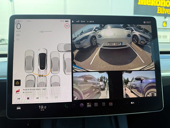 Tesla Model Y 16 of 29