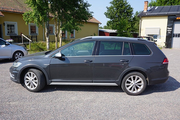 Volkswagen Golf Alltrack 4 of 5