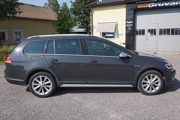 Volkswagen Golf Alltrack 3 of 5