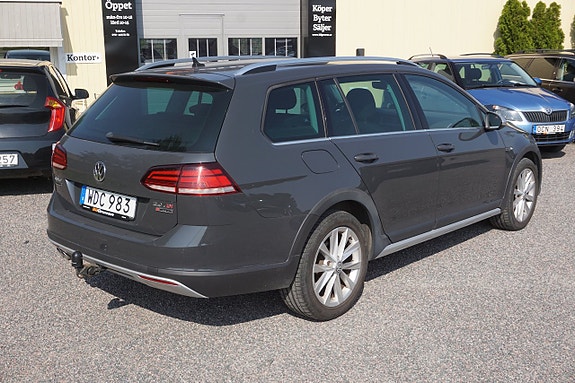Volkswagen Golf Alltrack 2 of 5