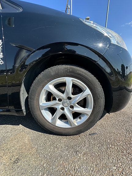 Peugeot 208 19 of 25