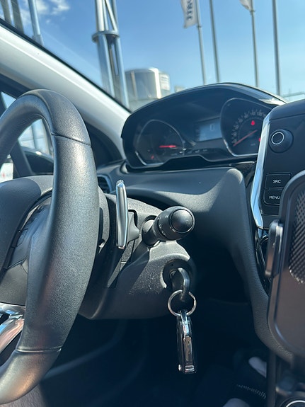 Peugeot 208 17 of 25
