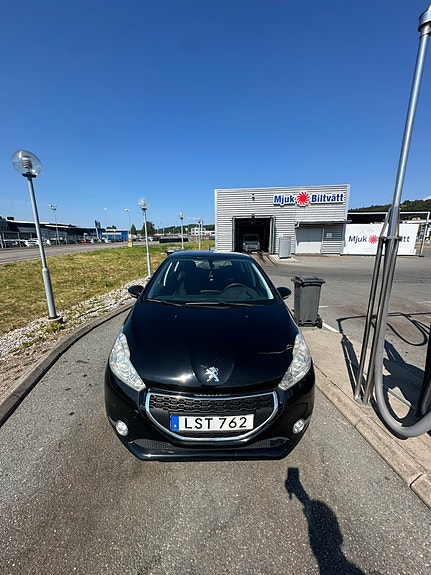 Peugeot 208 25 of 25