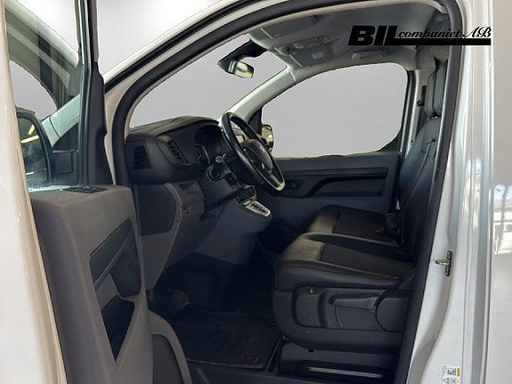 Peugeot e-Expert 8 of 16
