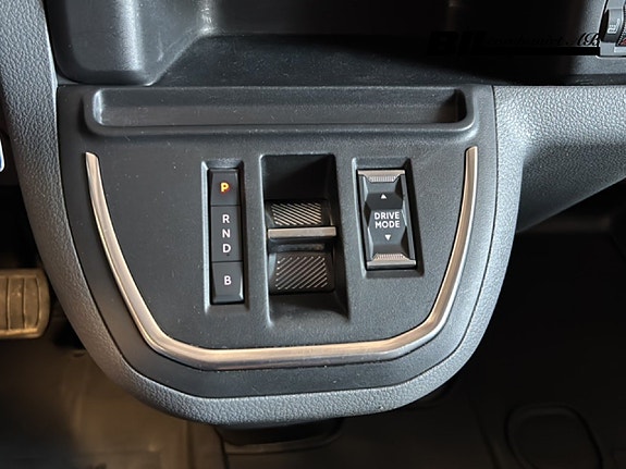 Peugeot e-Expert 13 of 16