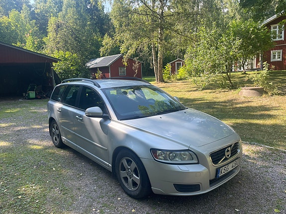 Volvo V50 2 of 5
