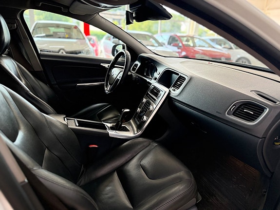 Volvo V60 8 of 13