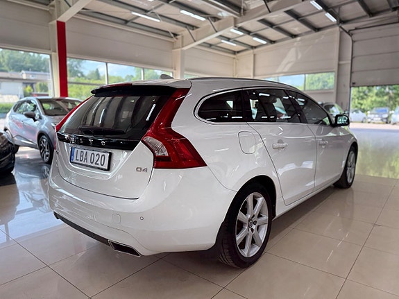 Volvo V60 4 of 5