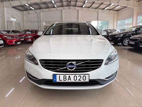 Volvo V60 2 of 5