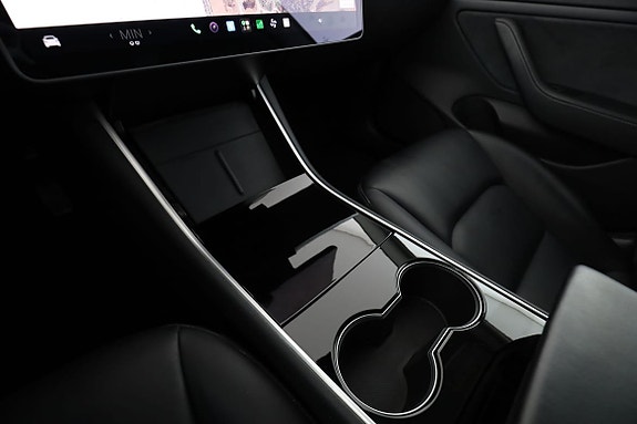 Tesla Model 3 28 of 30