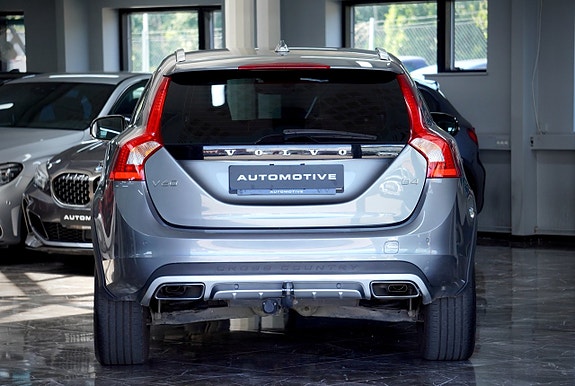 Volvo V60 Cross Country 3 of 5