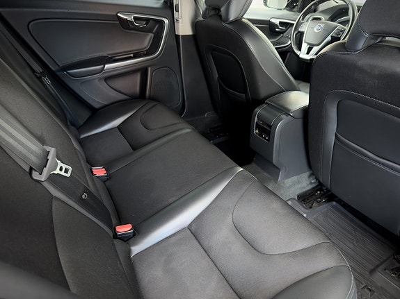 Volvo V60 Cross Country 14 of 20