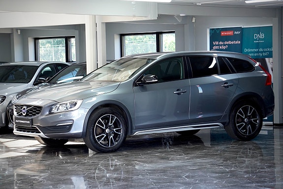 Volvo V60 Cross Country 4 of 5