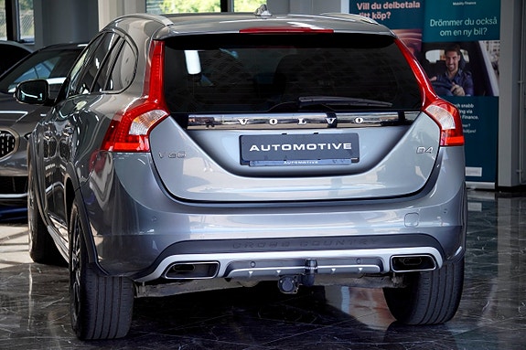 Volvo V60 Cross Country 7 of 20