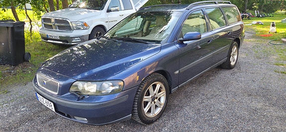 Volvo V70 2 of 5