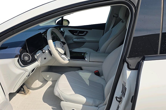 Mercedes-Benz EQE350 10 of 11