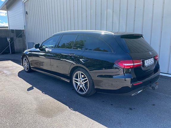 Mercedes-Benz E220 3 of 10