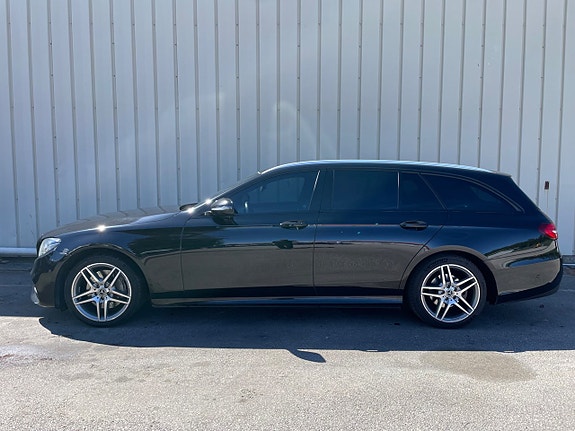 Mercedes-Benz E220 2 of 10