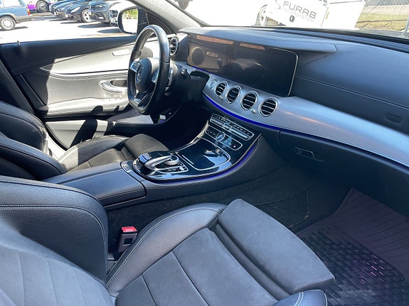 Mercedes-Benz E220 4 of 10