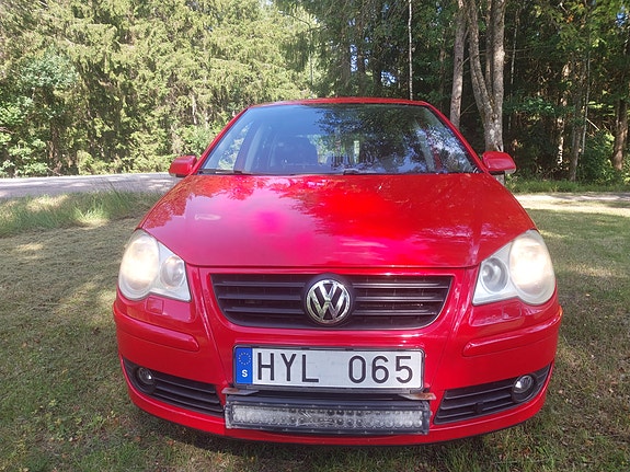 Volkswagen Polo 2 of 5