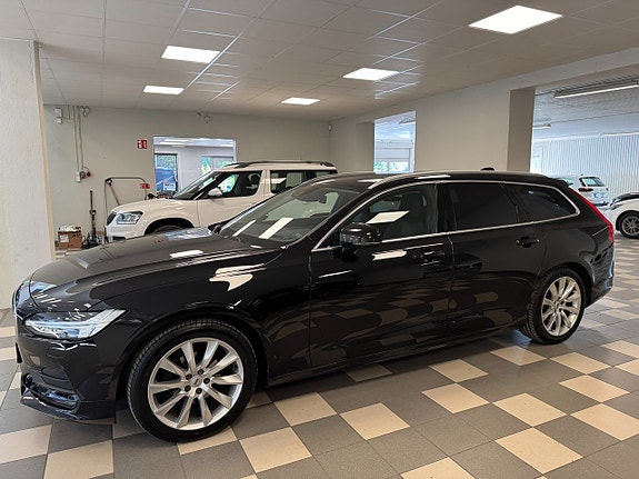 Volvo V90 2 of 5