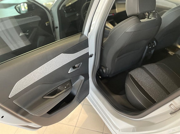 Peugeot 308 SW 18 of 19