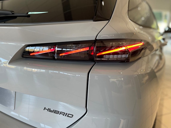 Peugeot 308 SW 12 of 19