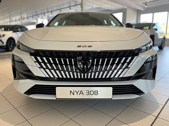 Peugeot 308 SW 2 of 5