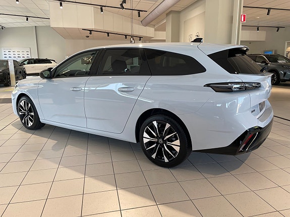 Peugeot 308 SW 7 of 19