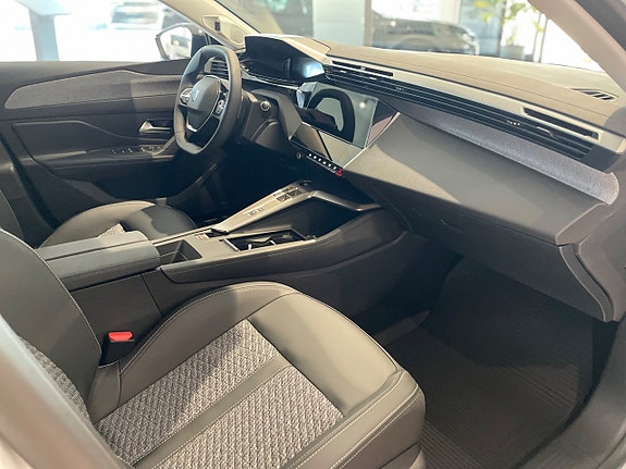 Peugeot 308 SW 14 of 19