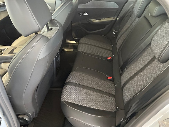 Peugeot 308 SW 17 of 19