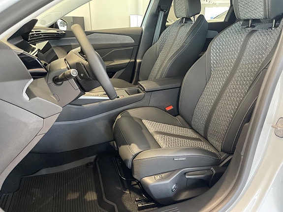 Peugeot 308 SW 15 of 19