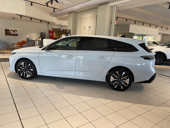Peugeot 308 SW 8 of 19