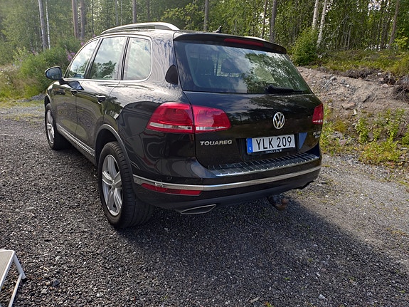 Volkswagen Touareg 2 of 5